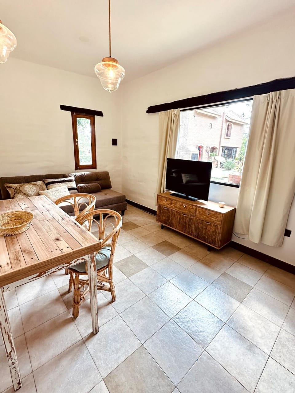 TV and multimedia, Living room, Dining area