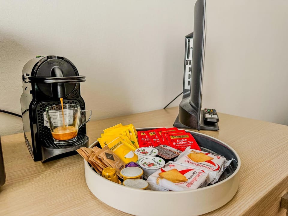 Coffee/tea facilities, Food and drinks, Food, Breakfast, Drinks