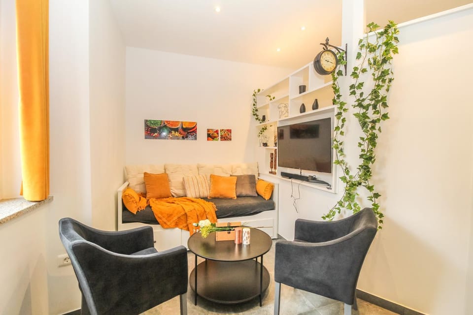 TV and multimedia, Living room, Seating area