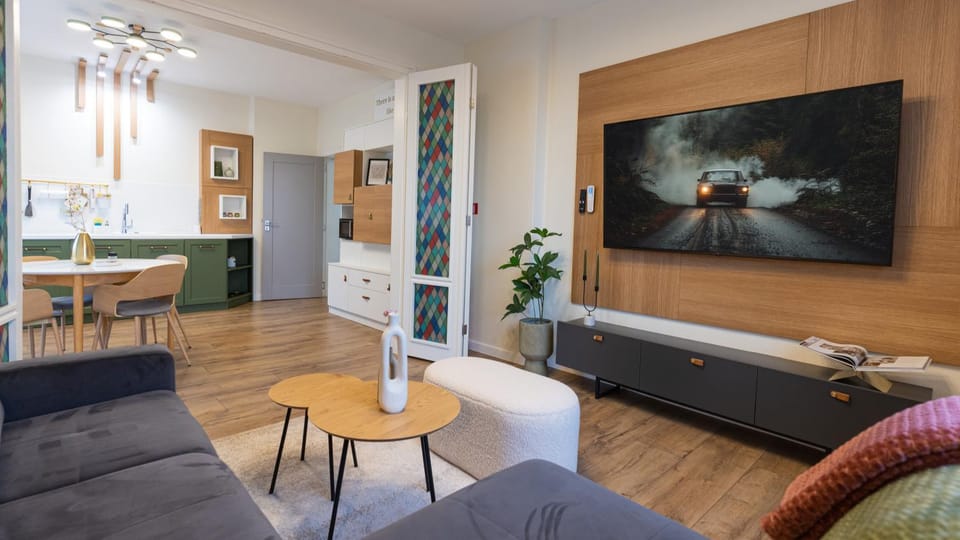 Coffee/tea facilities, Photo of the whole room, Seating area, Dining area, kitchen