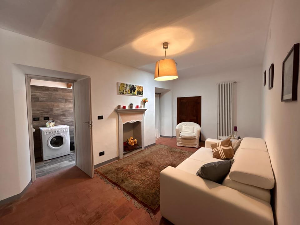 Casa Spaziosa Vista Castello - 3minuti dal Centro di Barolo House in Liguria