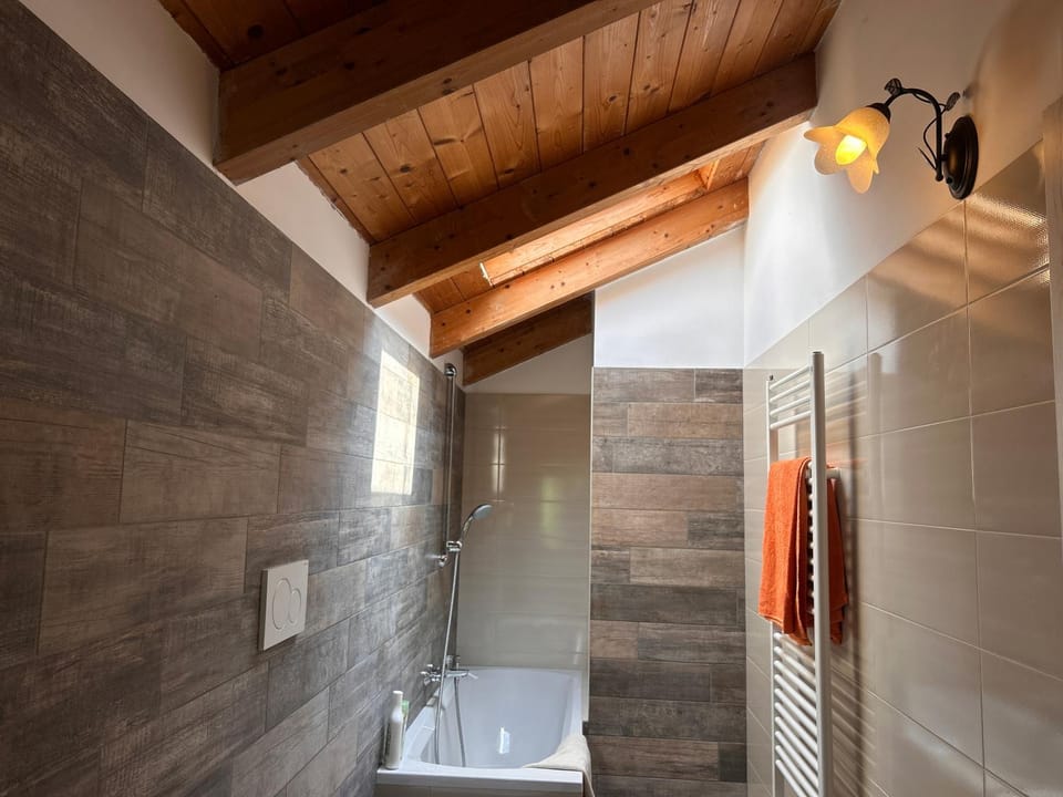Spaziosa Casa Belvedere - 3 Minuti dal Centro di Barolo House in Piedmont
