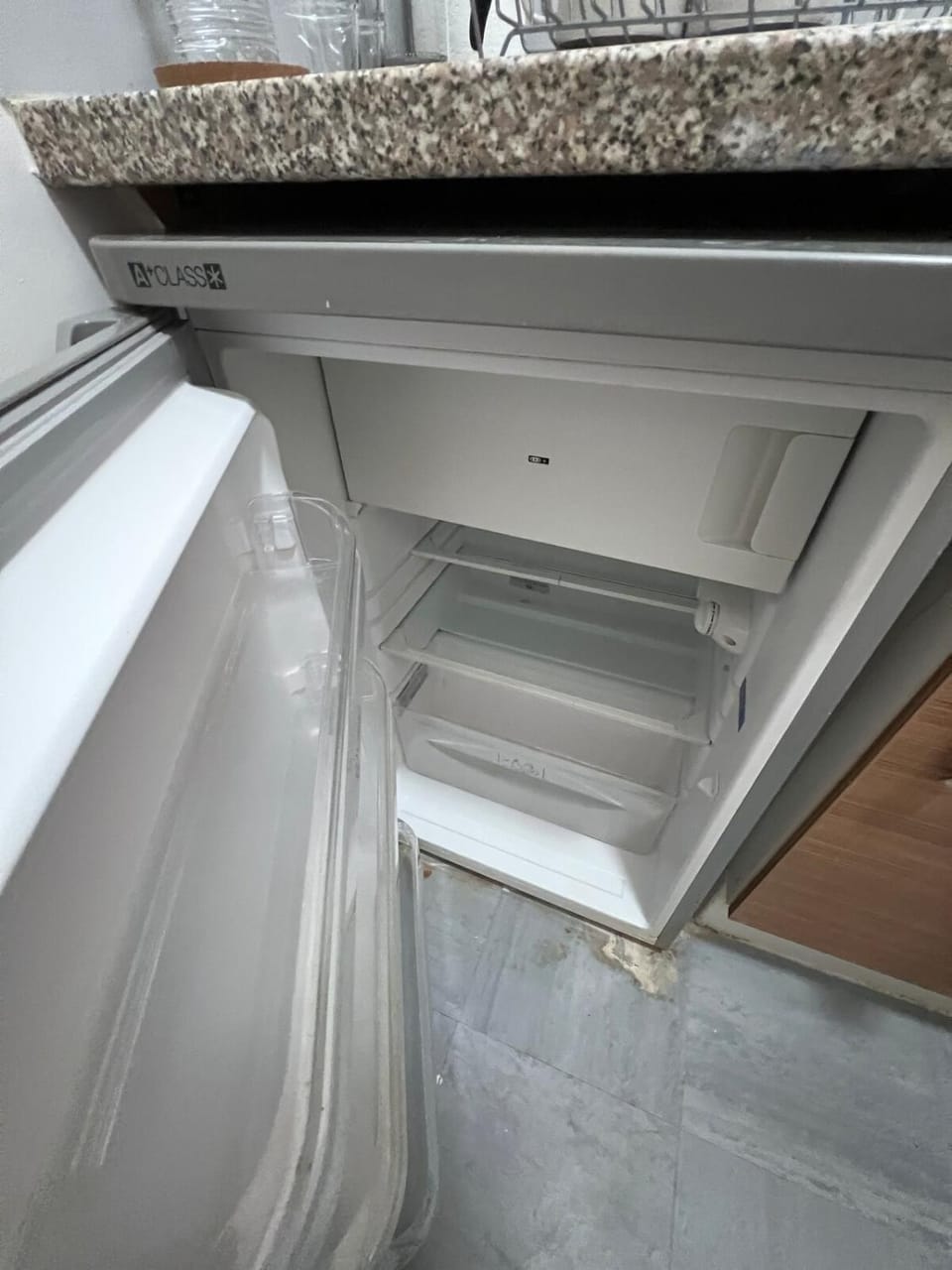 Budget Accommodation Central Guildford 1 BR Top of Friary Apartment in Guildford