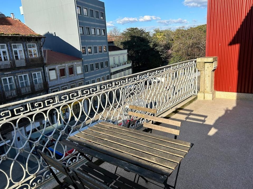 A balcony and garden View Apartment Apartment in Porto