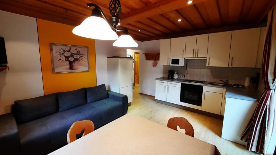 Kitchen or kitchenette, Living room
