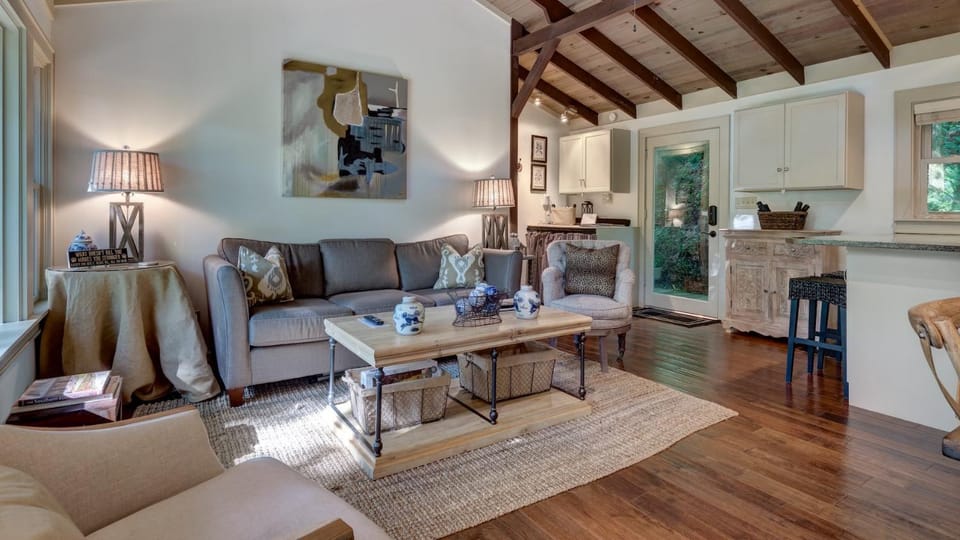 Mountain Laurel Tree House House in Highlands