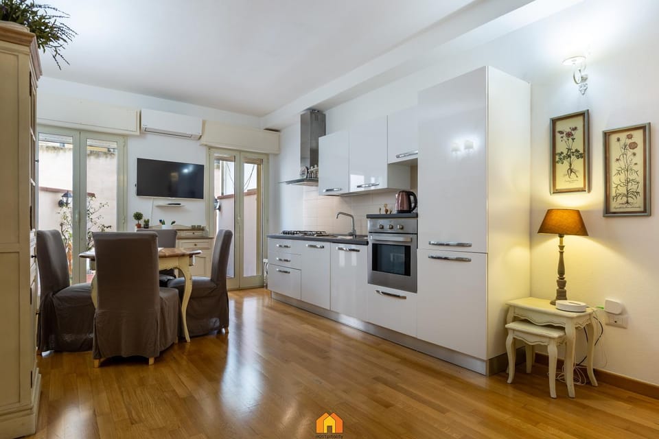 TV and multimedia, Kitchen or kitchenette, Dining area, dishwasher, oven, stove