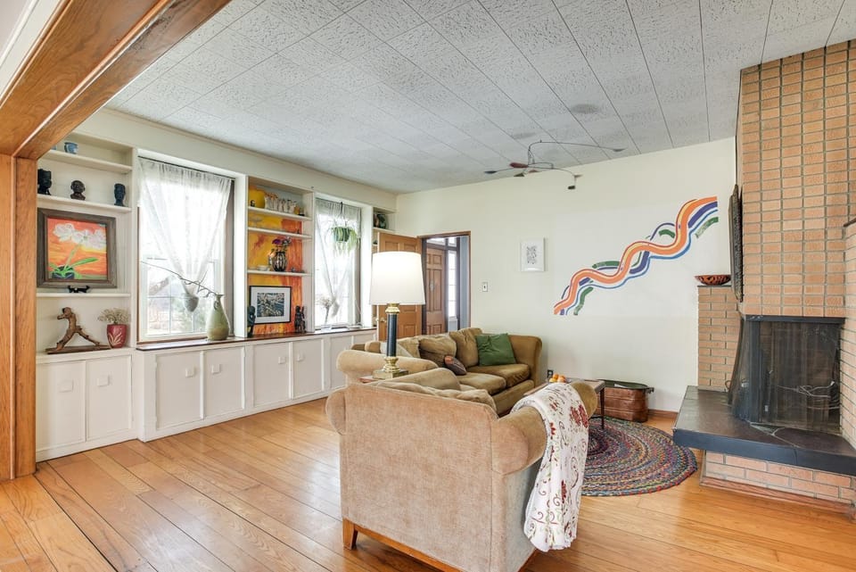 Spacious and Updated Farmhouse in Yellow Springs House in Yellow Springs