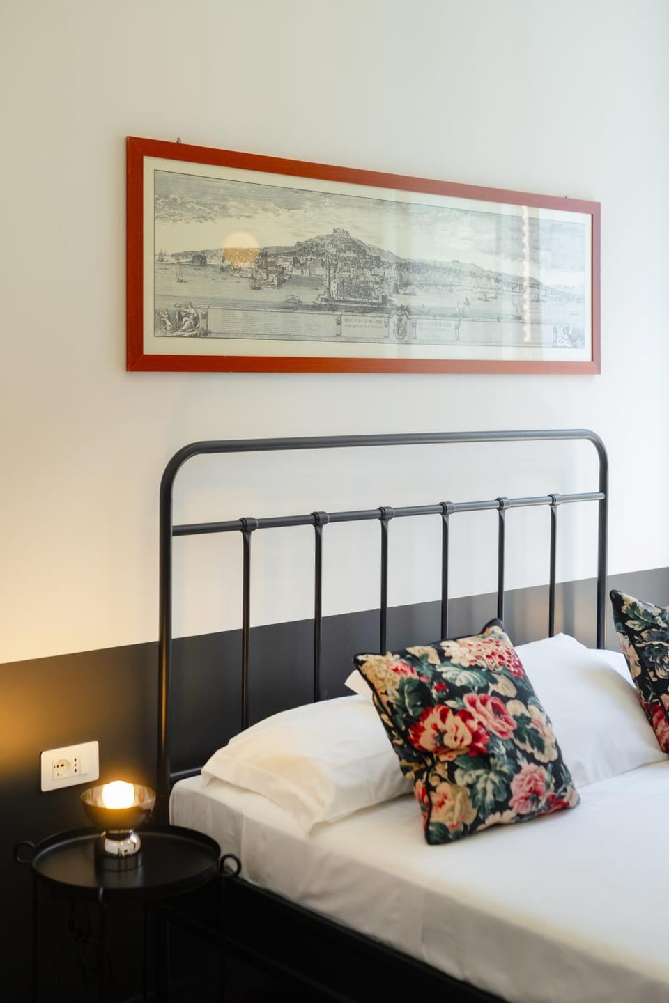 Bed, Photo of the whole room, Decorative detail, Bedroom