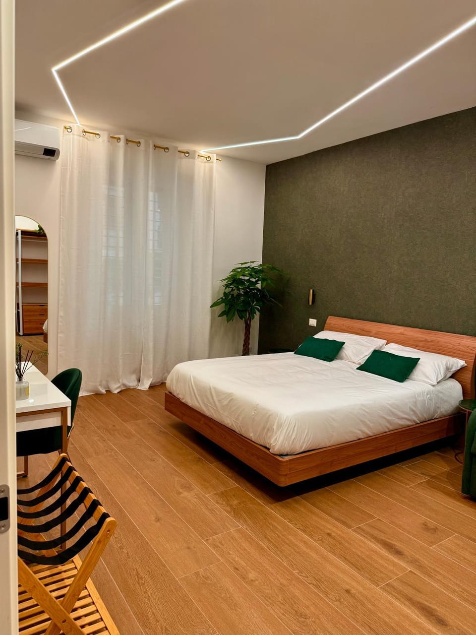 Bed, Photo of the whole room, Bedroom