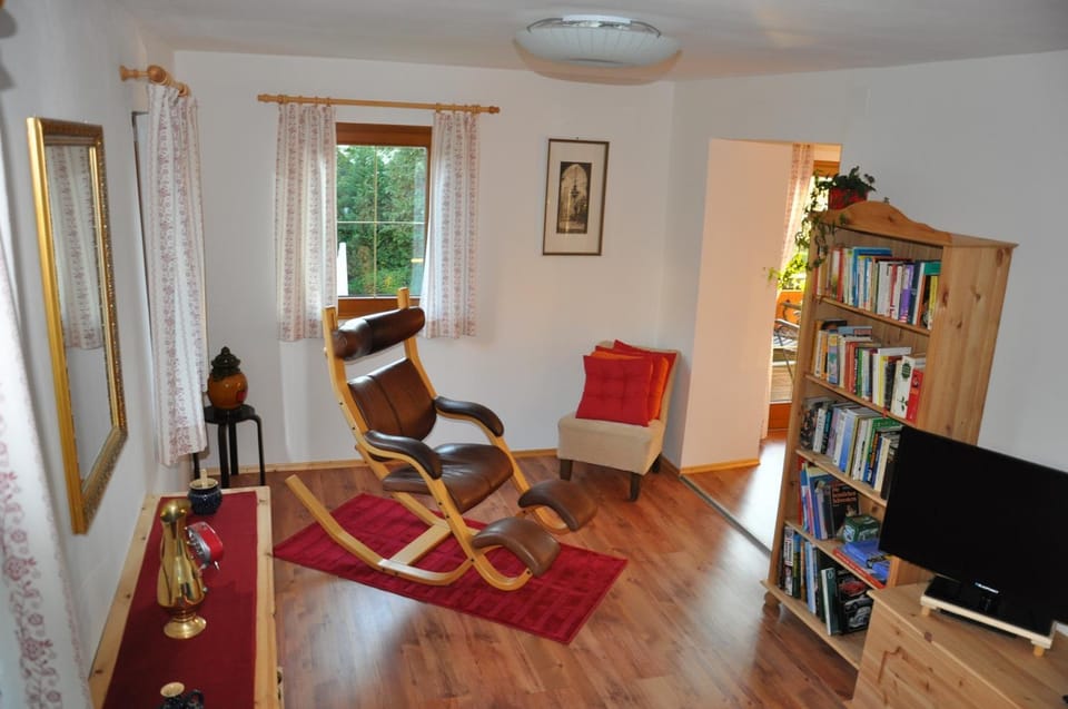Library, Living room, Decorative detail