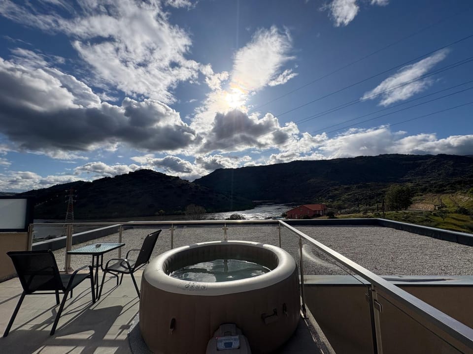 Day, Natural landscape, Hot Tub, View (from property/room), Balcony/Terrace, Dining area, Mountain view