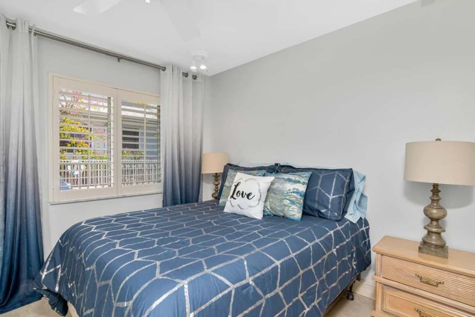 Downtown Starfish Apartment in Naples