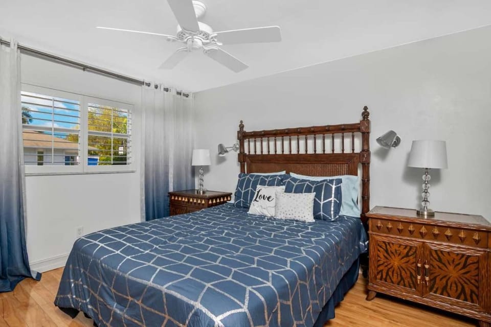 Downtown Starfish Apartment in Naples