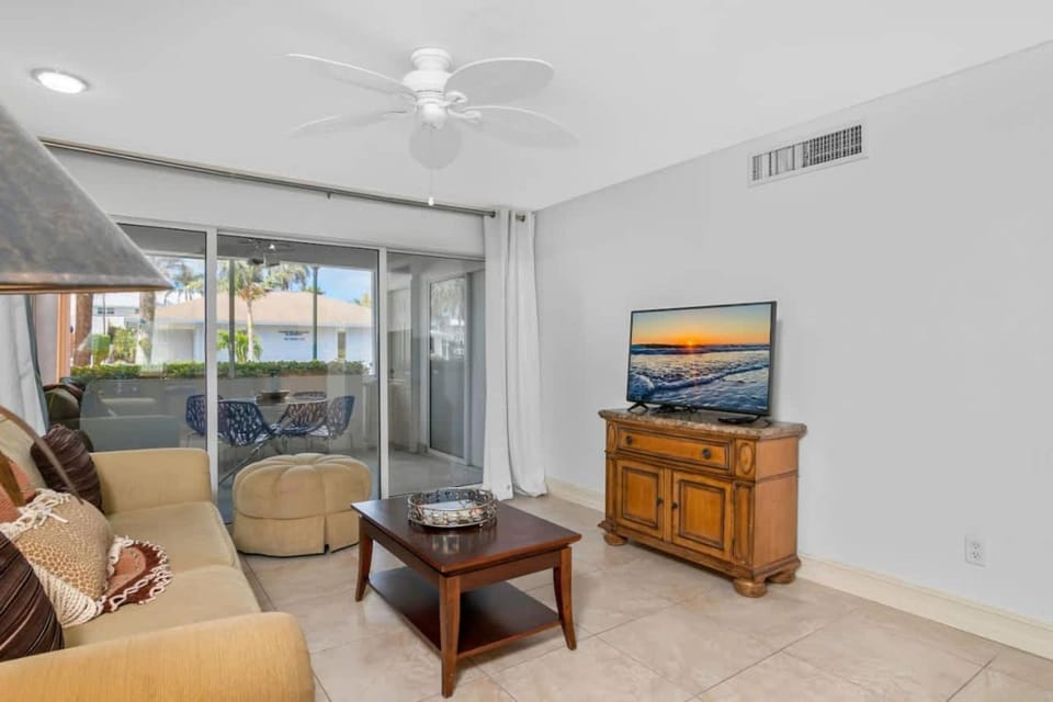 Downtown Starfish Apartment in Naples