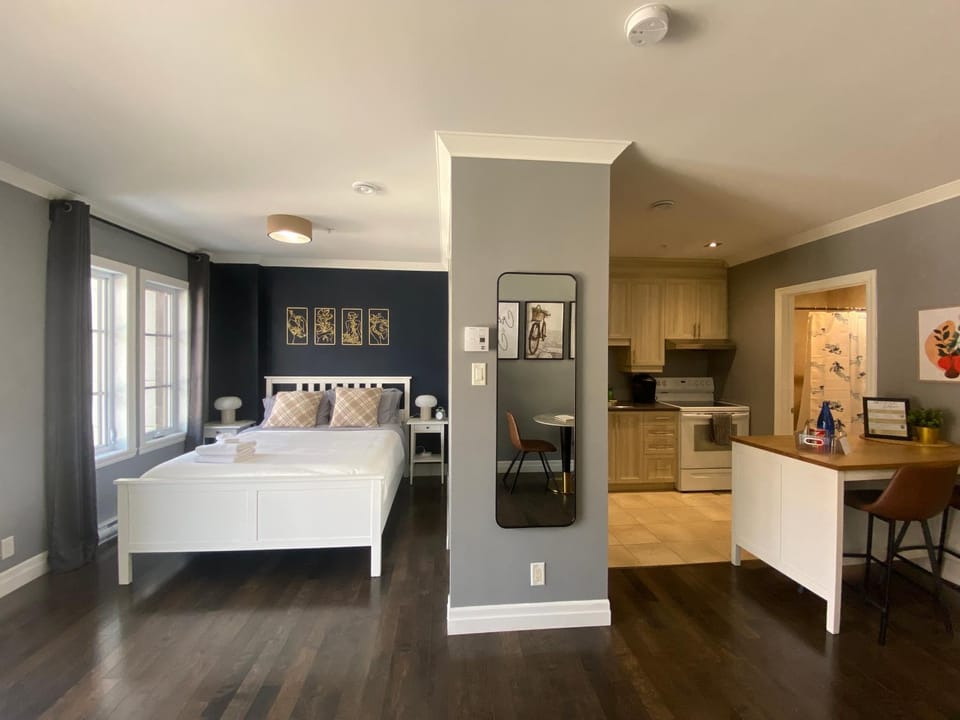 Bed, Kitchen or kitchenette, Photo of the whole room, Bedroom