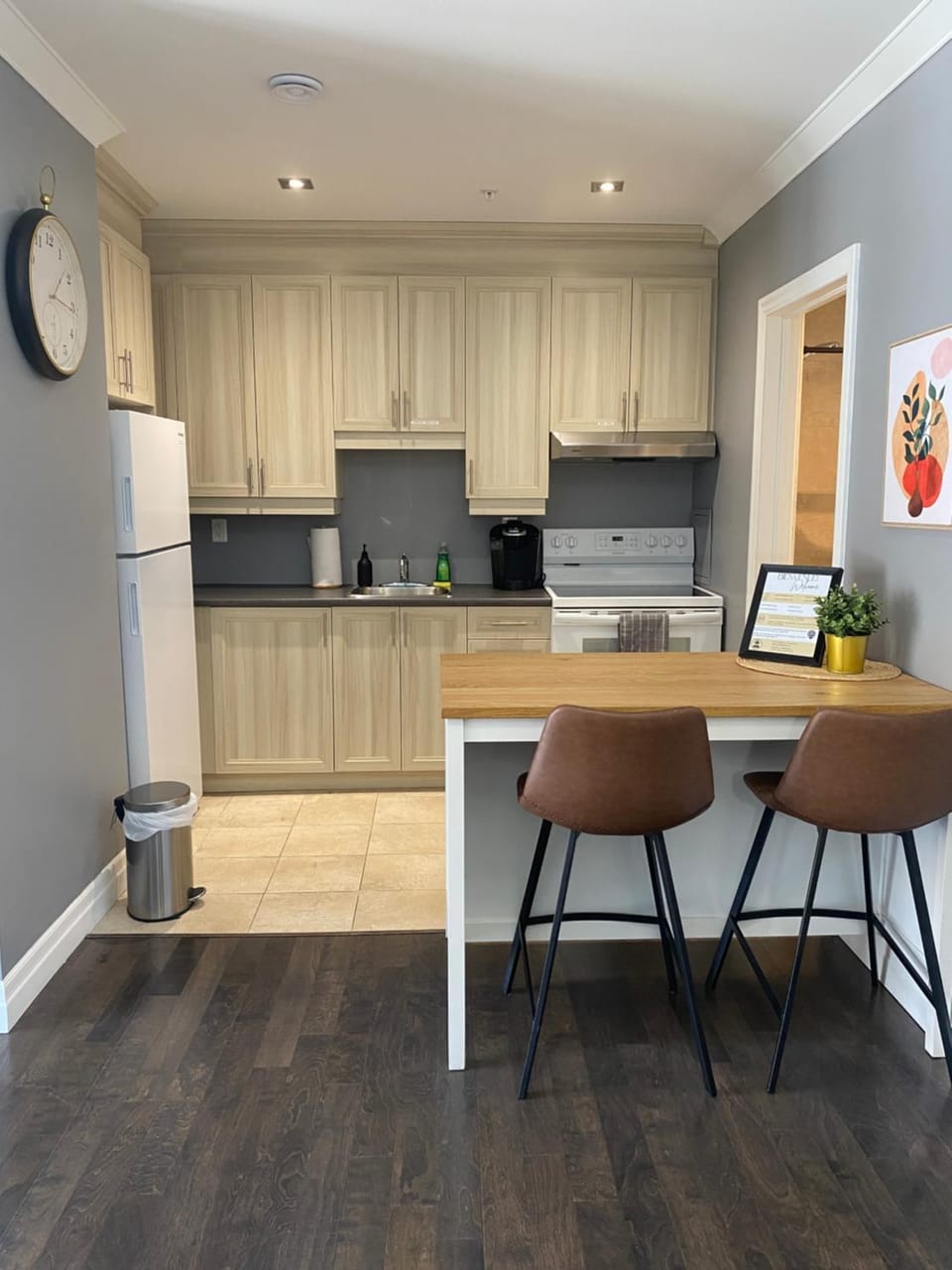 Kitchen or kitchenette, Dining area, oven, stove