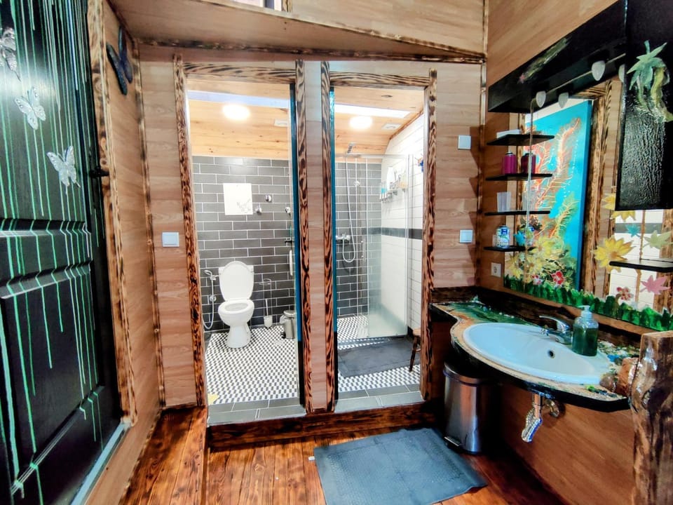 Shower, Toilet, Bathroom