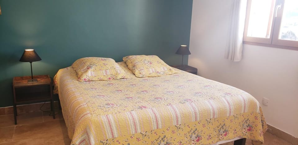 "Les Lauriers" chambre indépendante climatisée avec terrasse et parking privée Bed and Breakfast in Provence-Alpes-Côte d'Azur