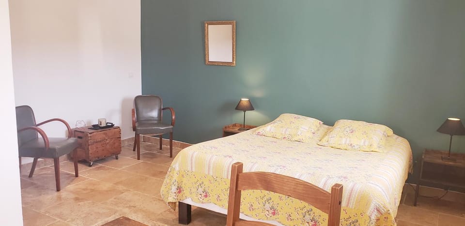 "Les Lauriers" chambre indépendante climatisée avec terrasse et parking privée Bed and Breakfast in Provence-Alpes-Côte d'Azur
