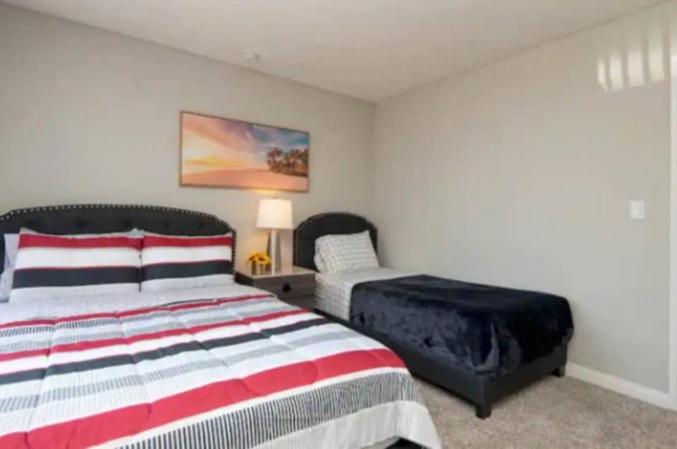 2BR Hollywood Apt Deluxe Apartment in Hollywood