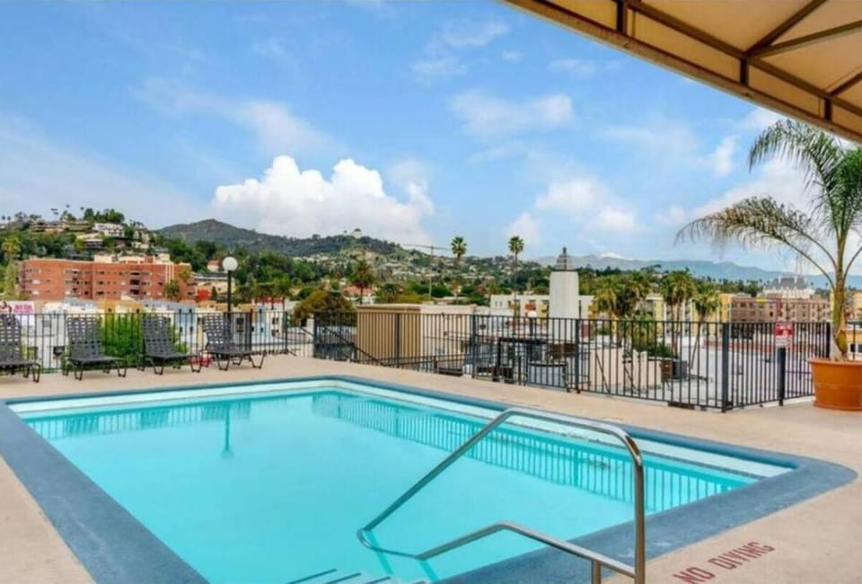 2BR Hollywood Apt Deluxe Apartment in Hollywood
