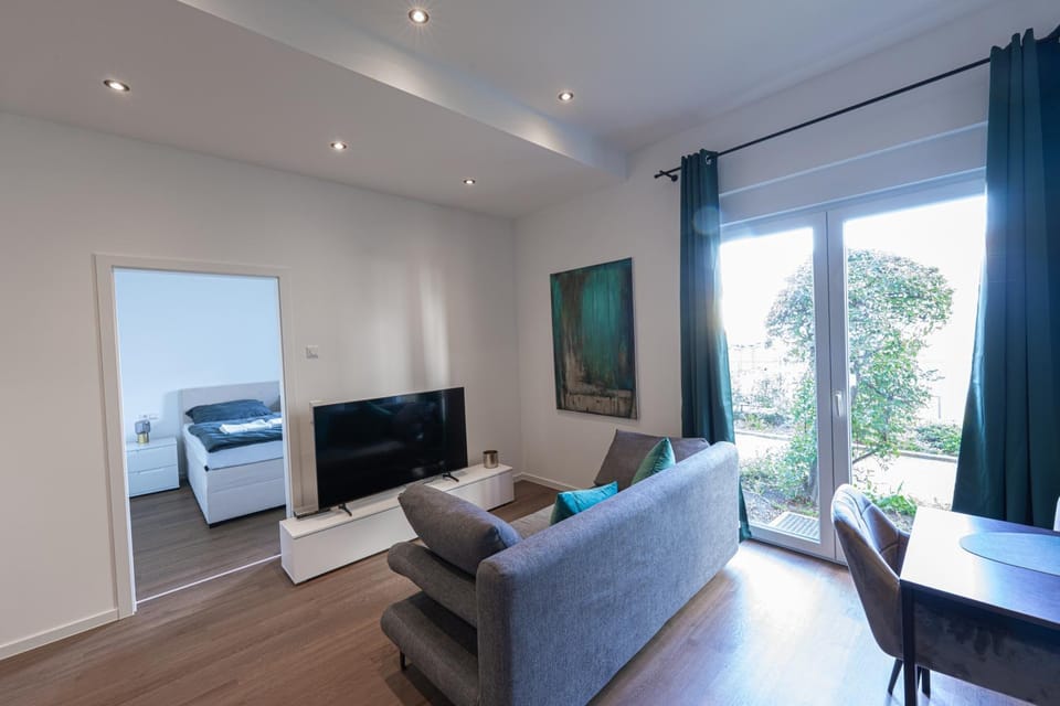 Communal lounge/ TV room, TV and multimedia, Living room, Seating area, Evening entertainment