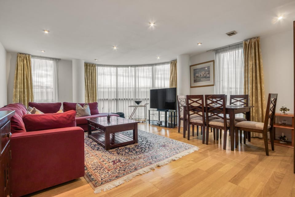 Communal lounge/ TV room, TV and multimedia, Living room, Seating area, Dining area
