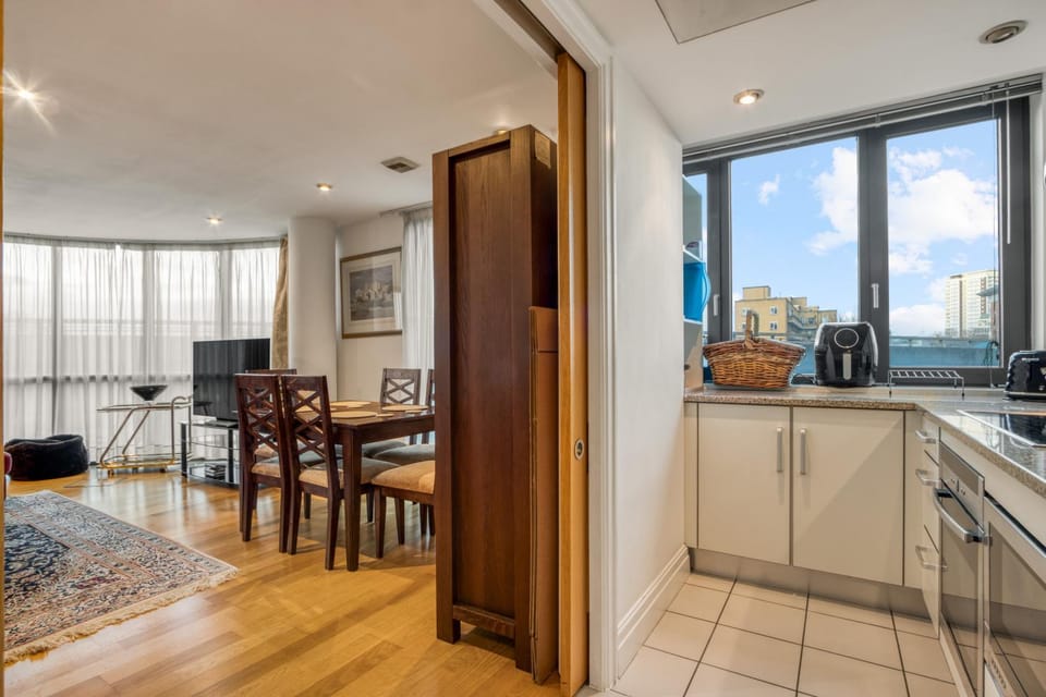 Kitchen or kitchenette, Living room, Seating area, Dining area, dishwasher, oven, stove, toaster