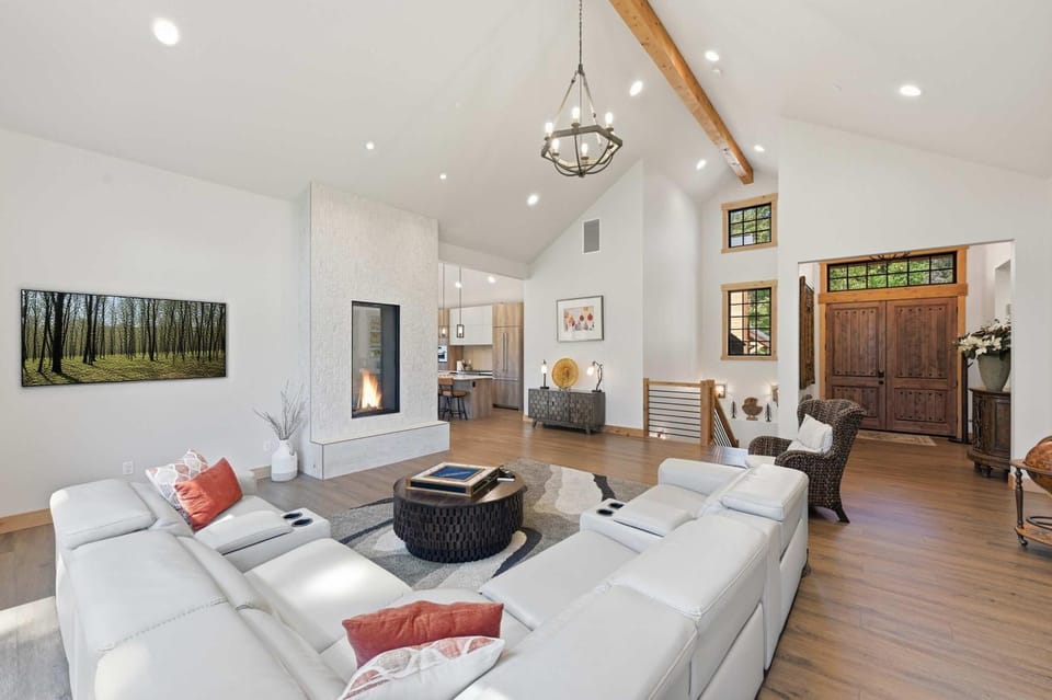 Serenity on 13 Suncadia-luxury 4bd ensuite spa retreat with Sauna, Steam Shower, Jacuzzi, Hot tub, Fire Pit & on-site EV chg House in Roslyn