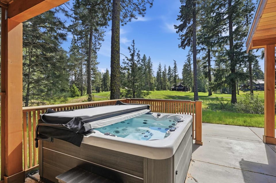 Serenity on 13 Suncadia-luxury 4bd ensuite spa retreat with Sauna, Steam Shower, Jacuzzi, Hot tub, Fire Pit & on-site EV chg House in Roslyn