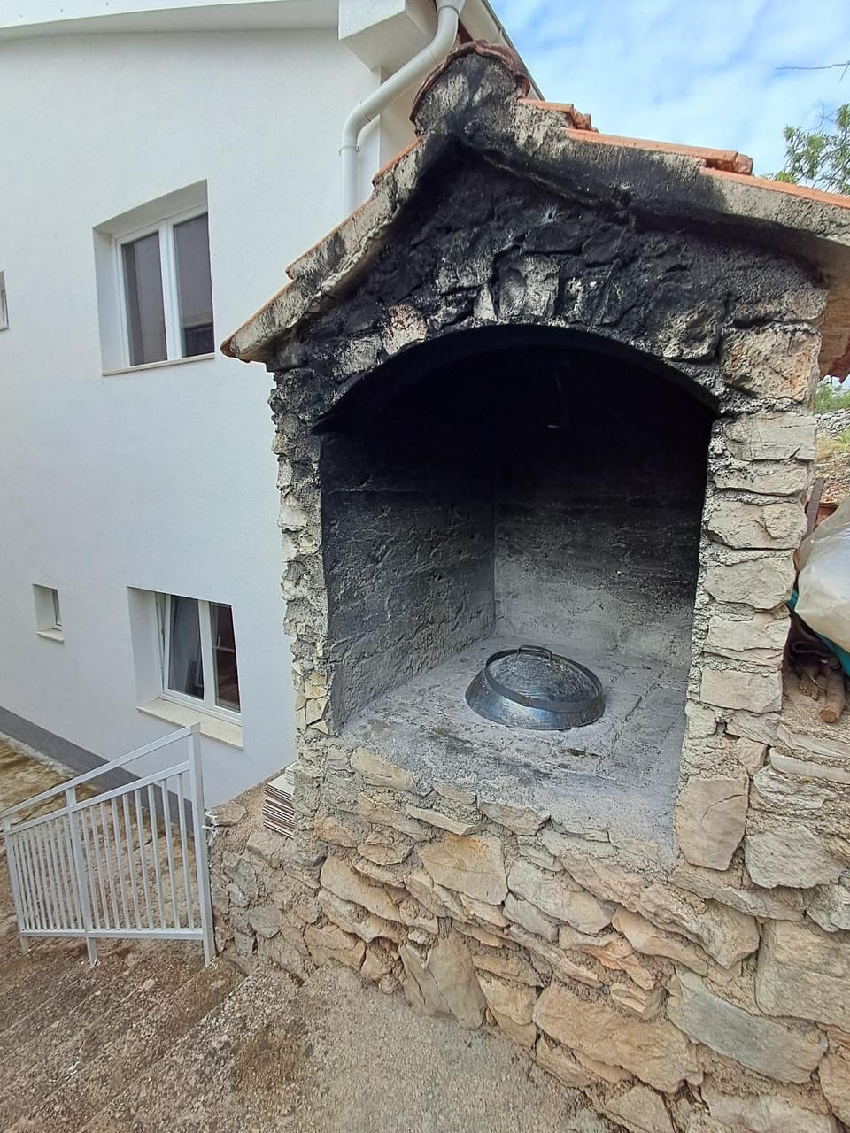 Location, children, Family