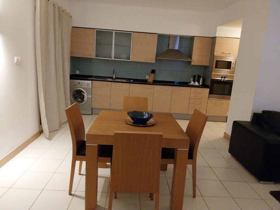 Kitchen or kitchenette, Seating area, Dining area, stove