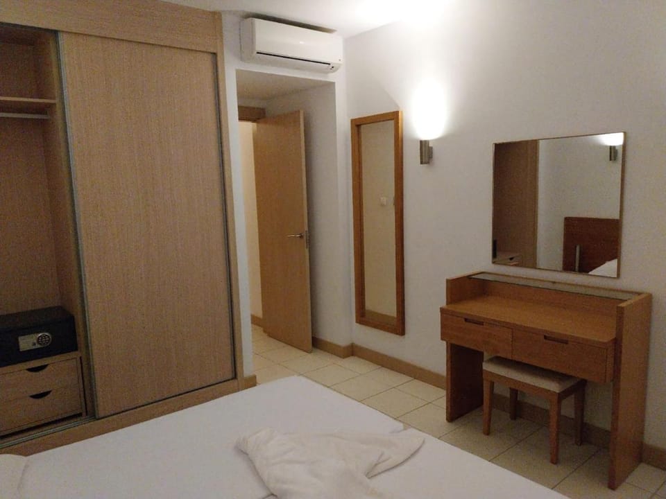 Bed, Photo of the whole room, Bedroom, wardrobe, air conditioner