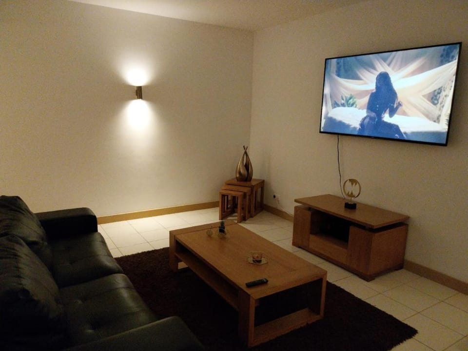 Communal lounge/ TV room, TV and multimedia, Living room, Seating area