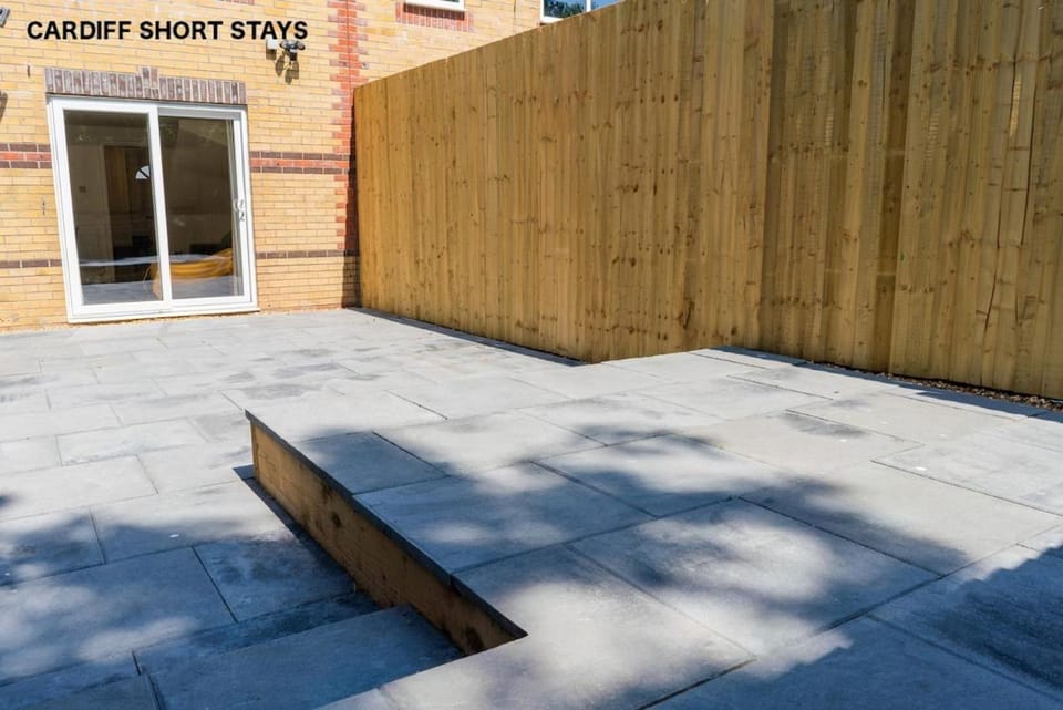 Stylish Abode Near Centre Ideal for Long Stays! House in Cardiff