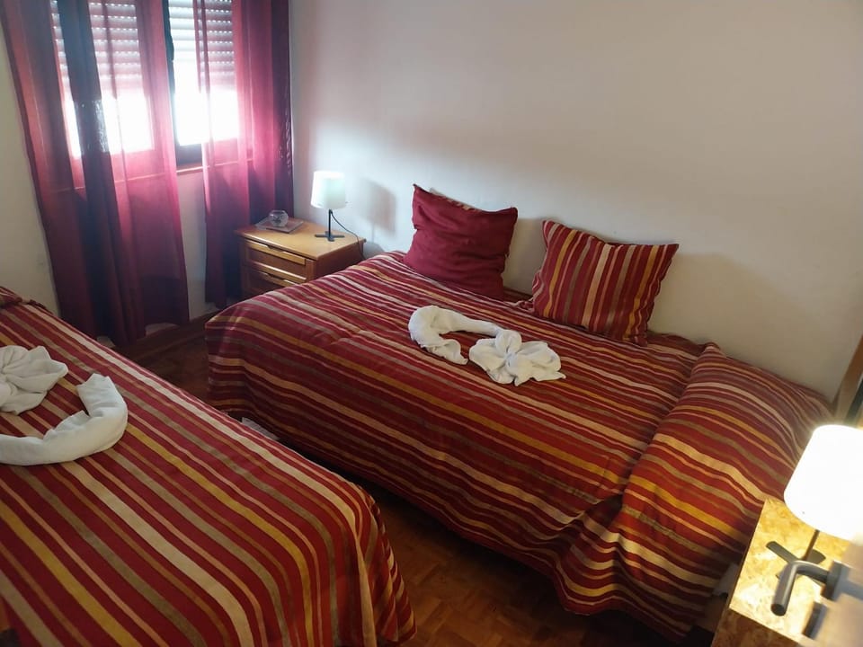 Huge 3 Bedrooms Balcony Flat for 8 pax Apartment in Portugal