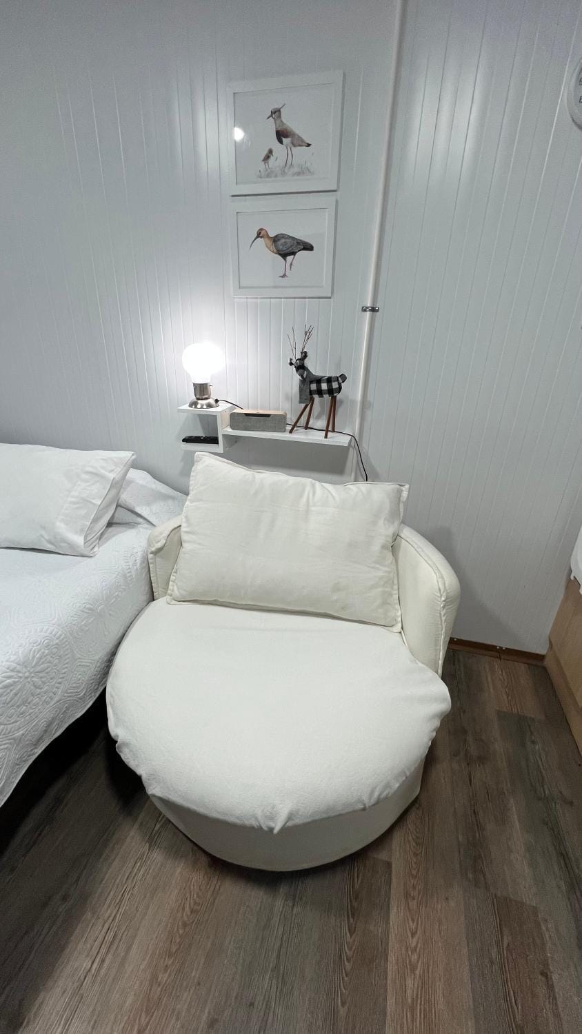 Bed, Living room, Bedroom