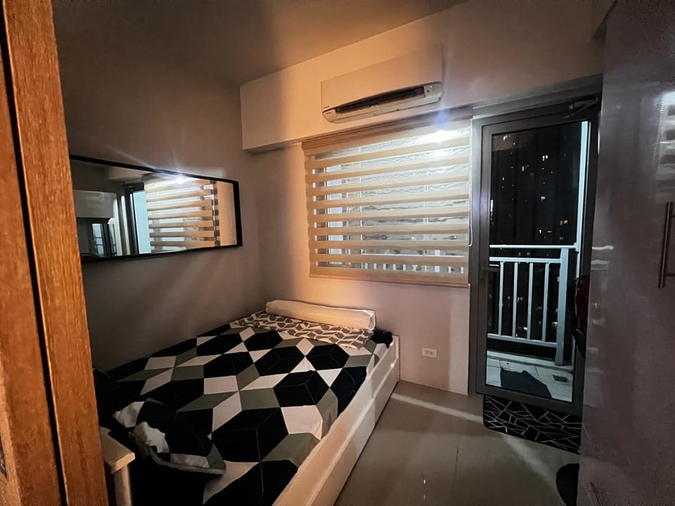 Bed, Bedroom, wardrobe, air conditioner