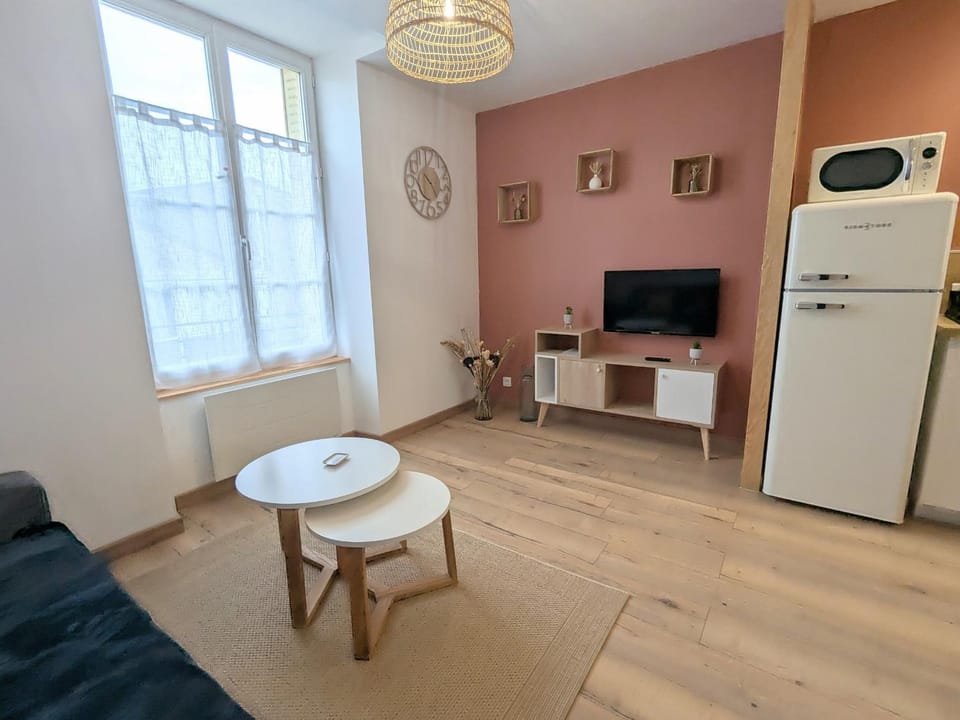 Studio calme centre-ville Châteauroux avec parking - FR-1-591-725 Apartment in Centre-Val de Loire