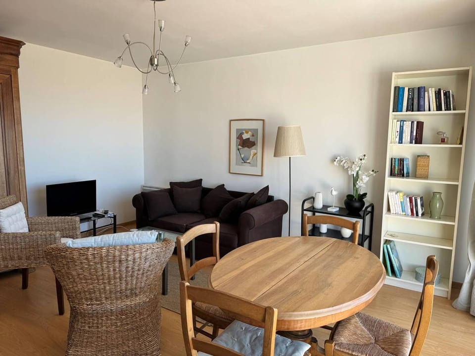 Royan : Appartement 47m², Balcon, Parking privé, Ascenseur - FR-1-738-48 Apartment in Royan
