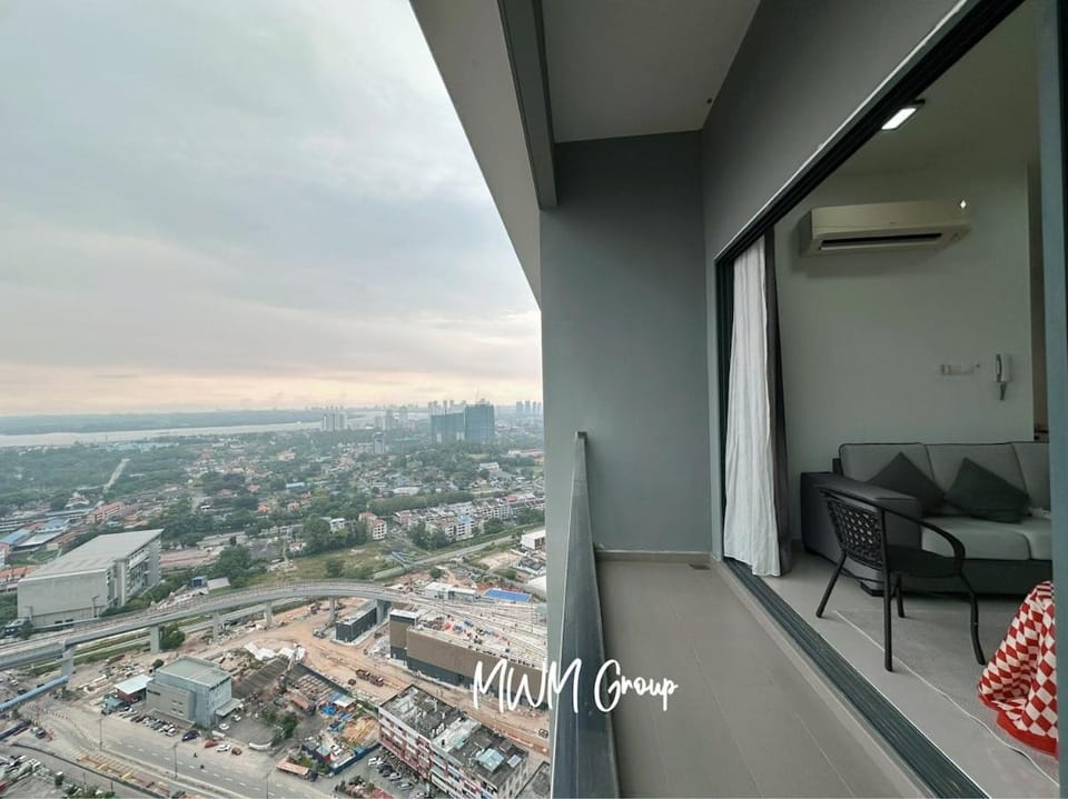 View (from property/room), Balcony/Terrace, Living room, City view, air conditioner