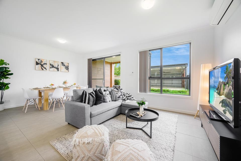 Entire home in Austral, Australia Villa in Sydney