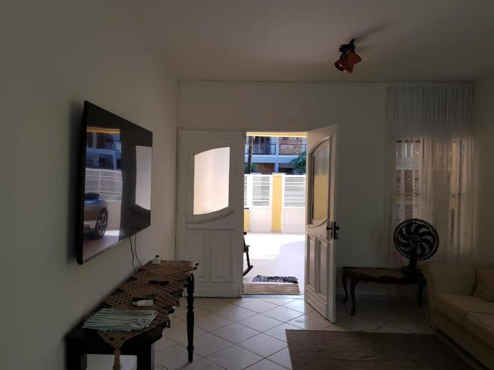 Linda Casa com Piscina e Praia no Litoral Sul de São Paulo - Condomínio com Controle de Acesso House in Itanhaém