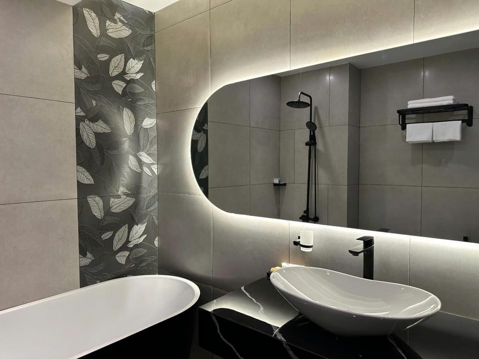 Shower, Toilet