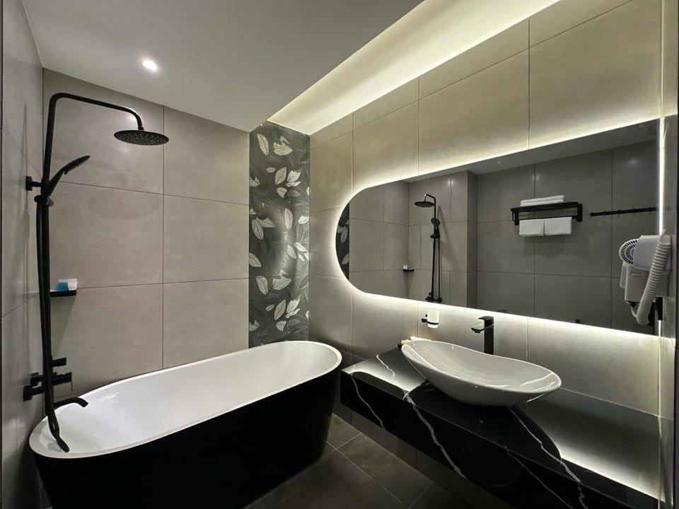 Shower, Toilet, Bath