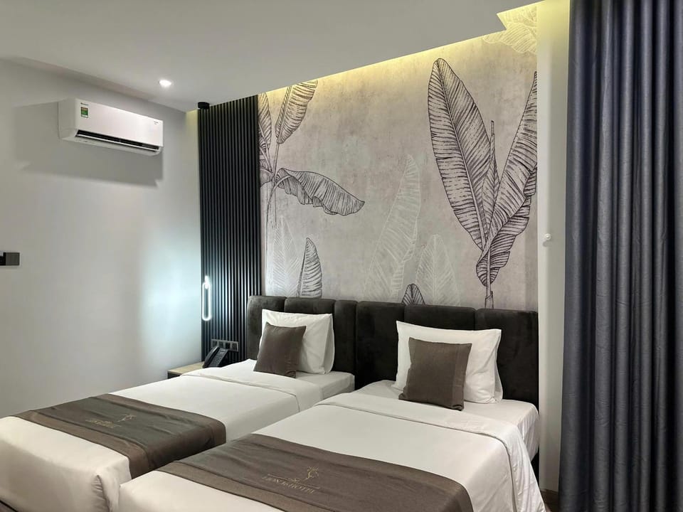 Bed, Photo of the whole room, Bedroom, air conditioner