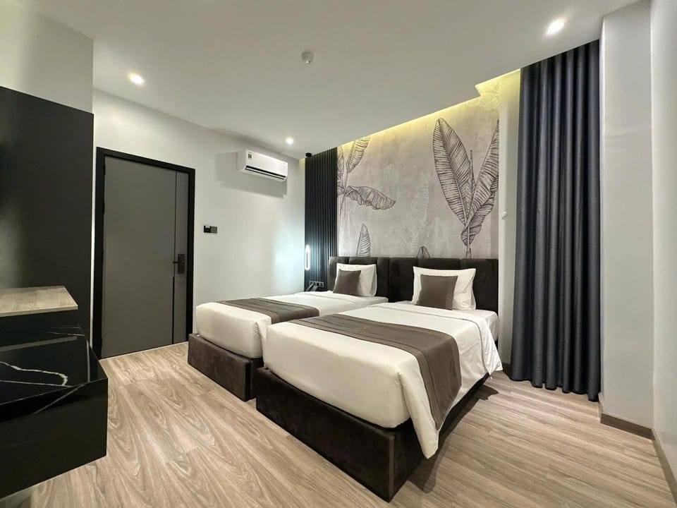 Bed, Photo of the whole room, Bedroom, air conditioner