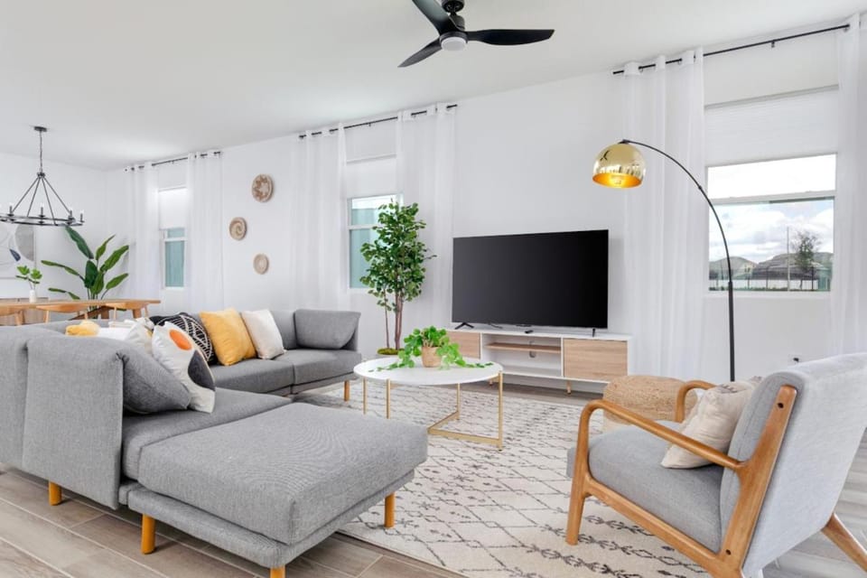 Modern Disney Retreat, 5BR Magic Home House in Four Corners