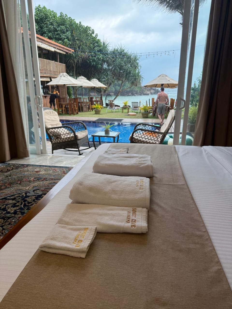 Bed, View (from property/room), Balcony/Terrace, Photo of the whole room, Pool view